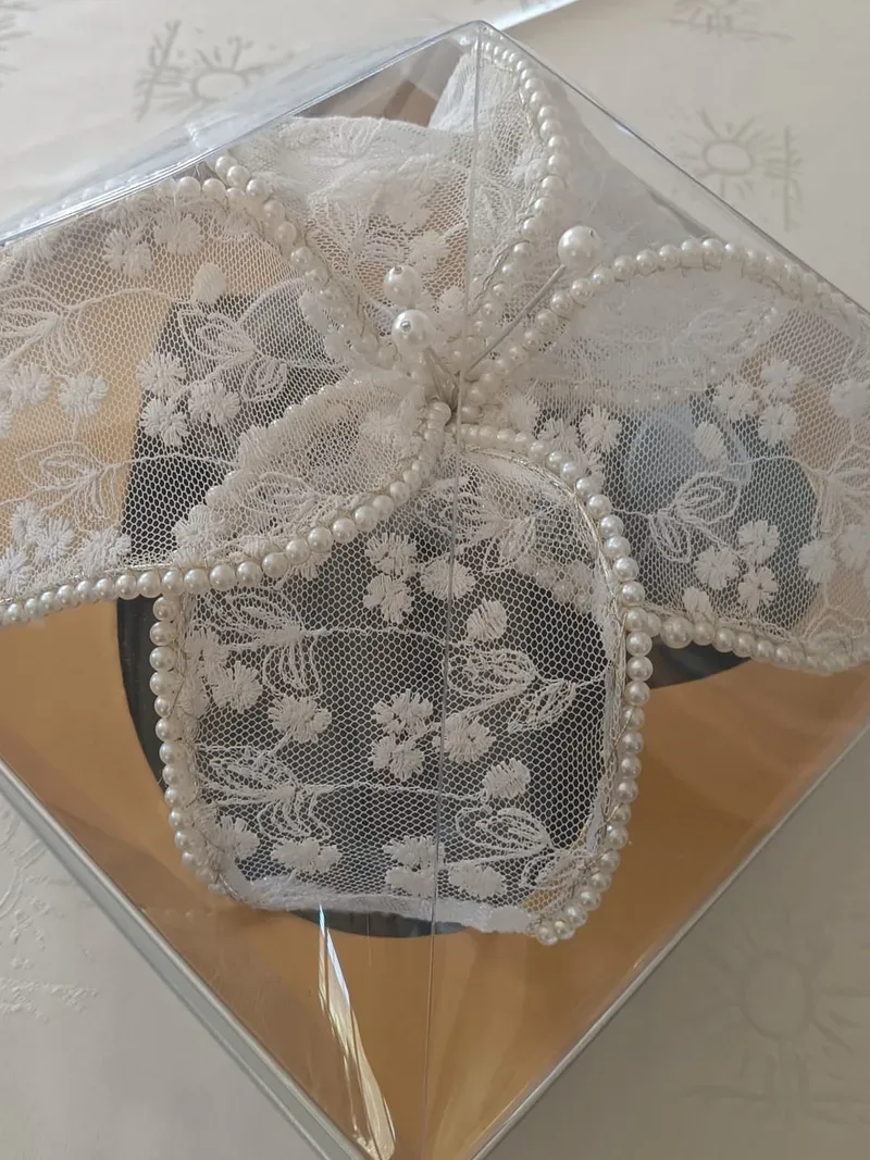 Pearl Lace, צילום אמיתי